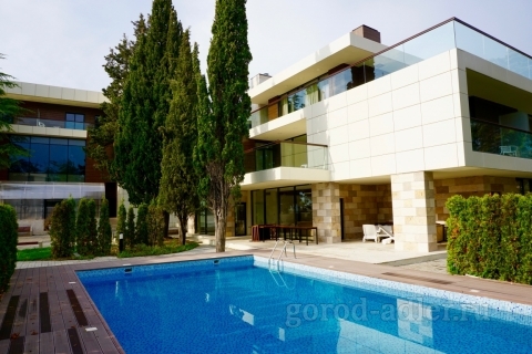 3-уровневый Villa With Private Pool.jpg
